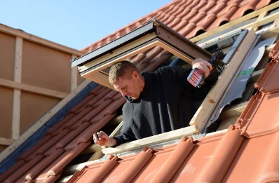 Pose de fenêtres de toit Velux à Dissay